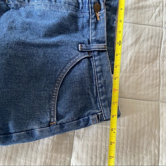 Vintage 90’s Wrangler Mom Denim Jean Shorts High-Rise Medium Wash Sz 38 Classic - Picture 4 of 7